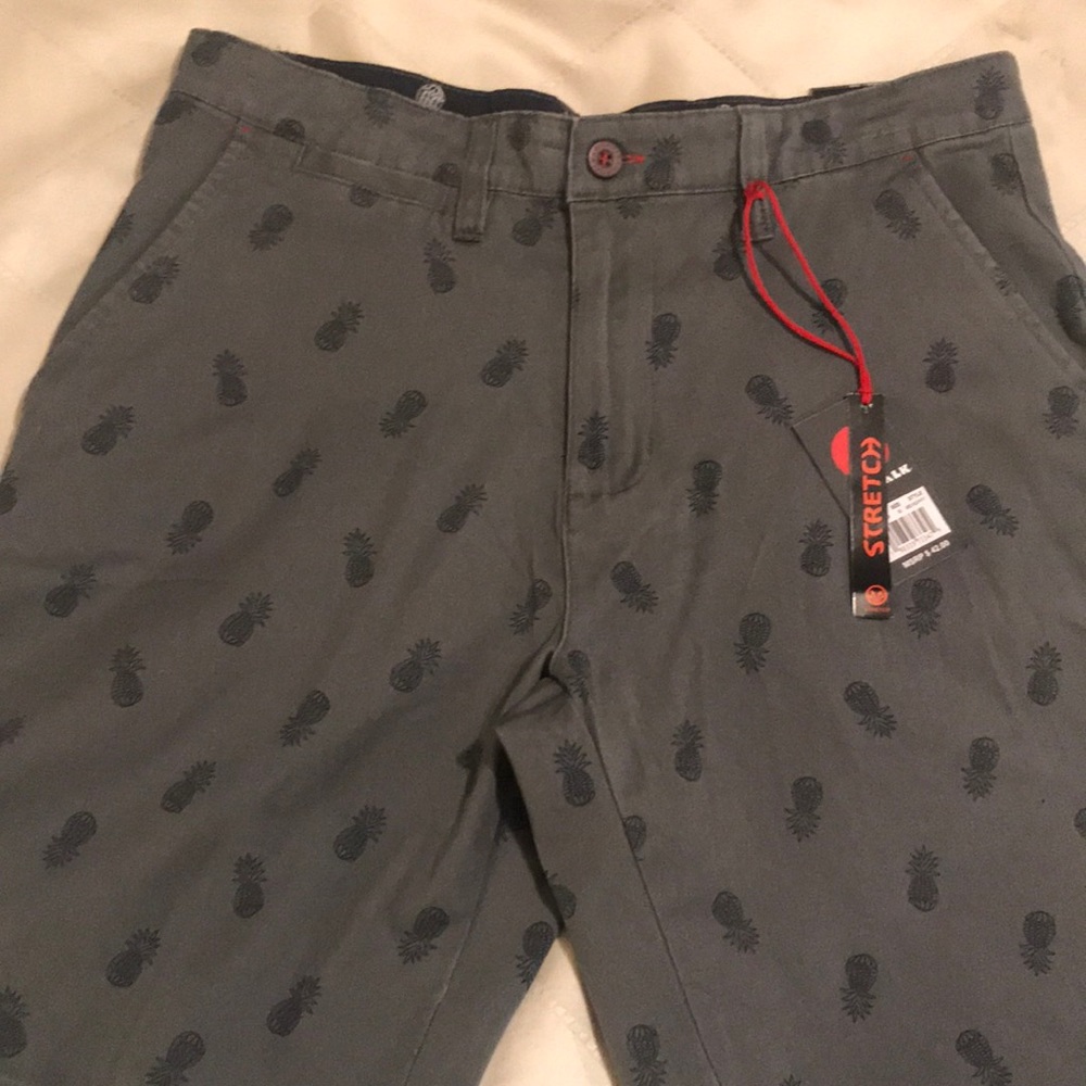 NEW Airwalk Brand Pineapple print shorts Size 30